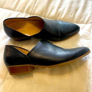Black leather Naturalizer booties